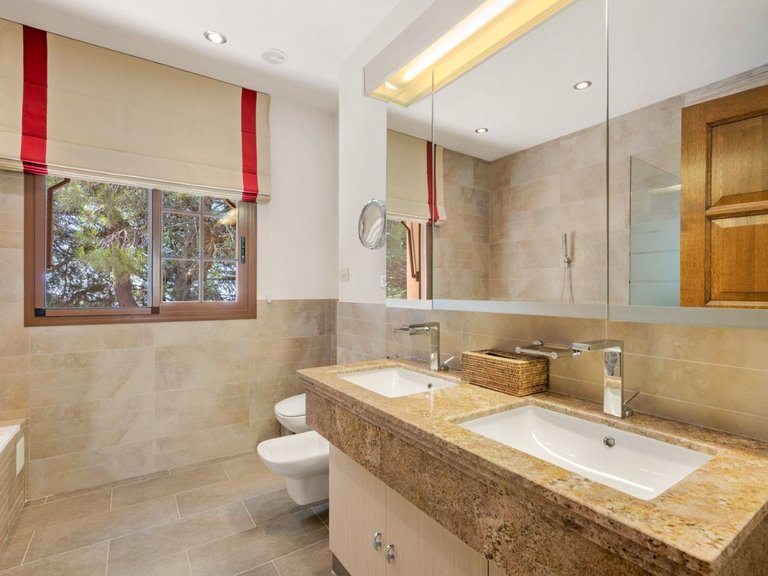 Villa for Sale in Ojén, Malaga 24