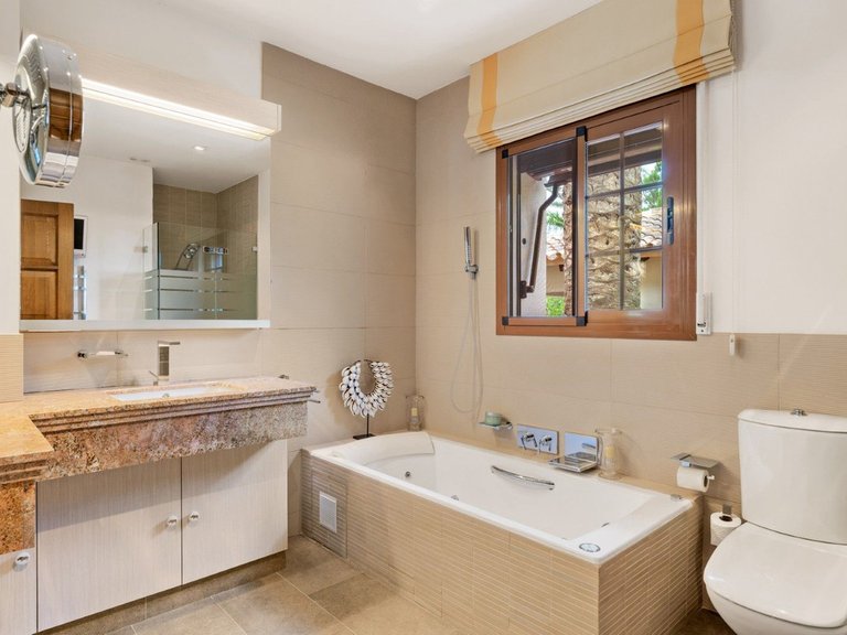 Villa for Sale in Ojén, Malaga 26