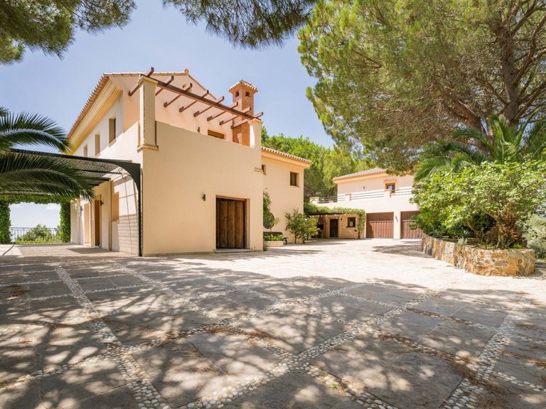 Villa for Sale in Ojén, Malaga 3