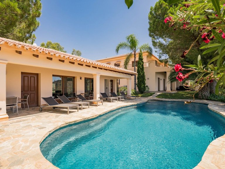 Villa for Sale in Ojén, Malaga 31