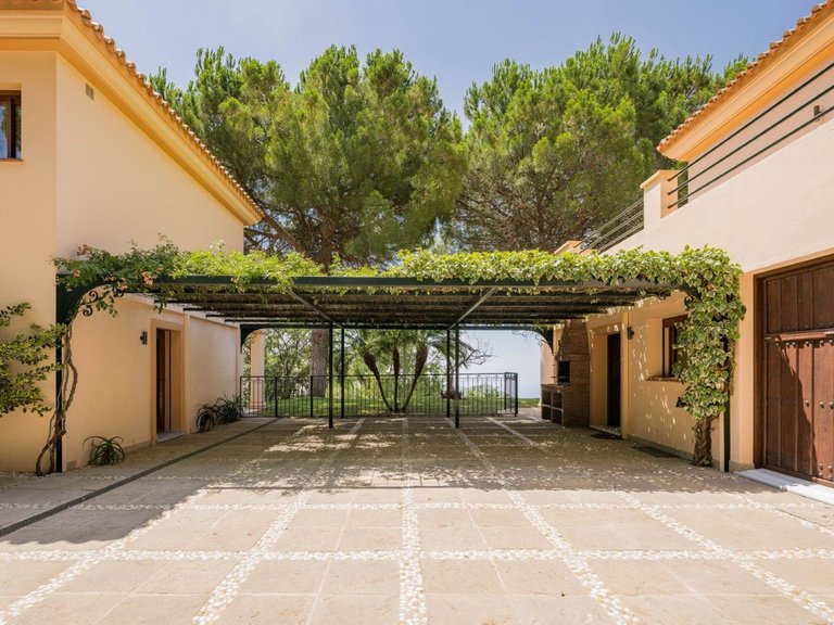 Villa for Sale in Ojén, Malaga 34