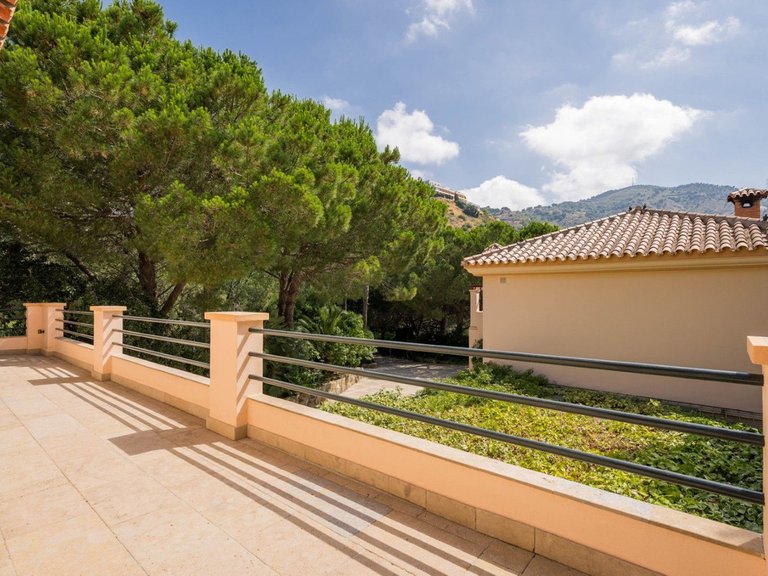 Villa for Sale in Ojén, Malaga 35