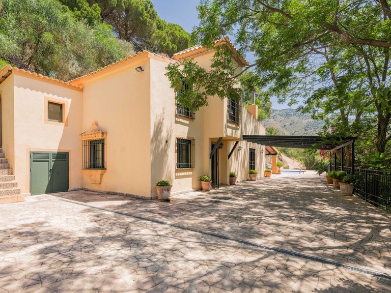 Villa for Sale in Ojén, Malaga 36