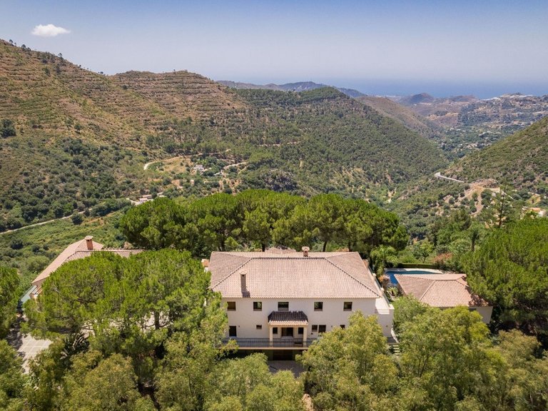 Villa for Sale in Ojén, Malaga 40