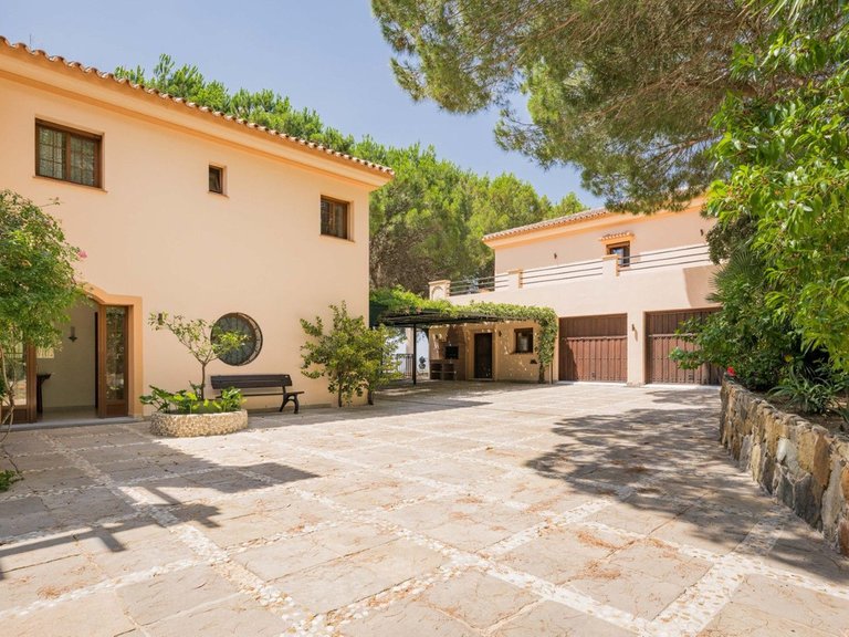 Villa for Sale in Ojén, Malaga 9