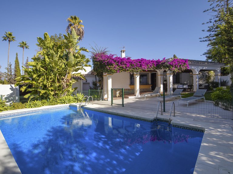 Villa for Sale in Guadalmina Alta, Malaga 37