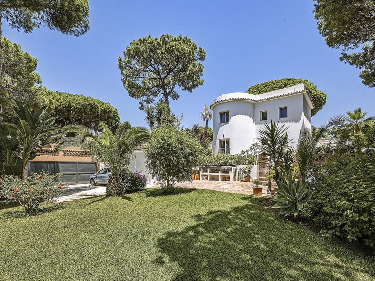 Villa for Sale in El Rosario, Malaga 1