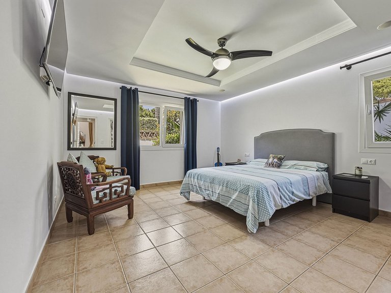Villa for Sale in El Rosario, Malaga 15