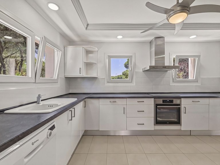 Villa for Sale in El Rosario, Malaga 4