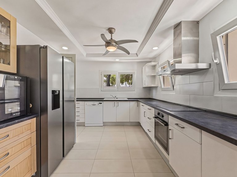 Villa for Sale in El Rosario, Malaga 5