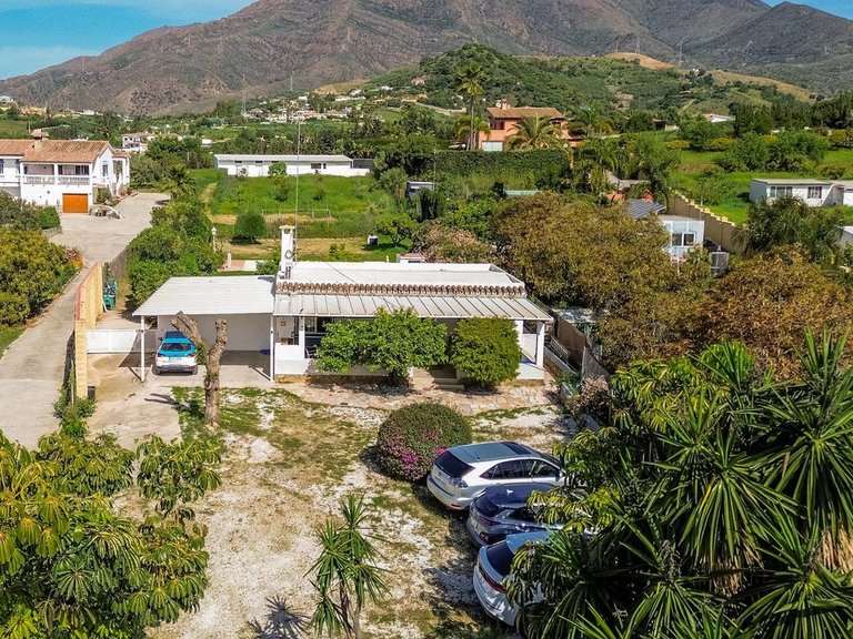 Villa for Sale in Estepona, Malaga 1