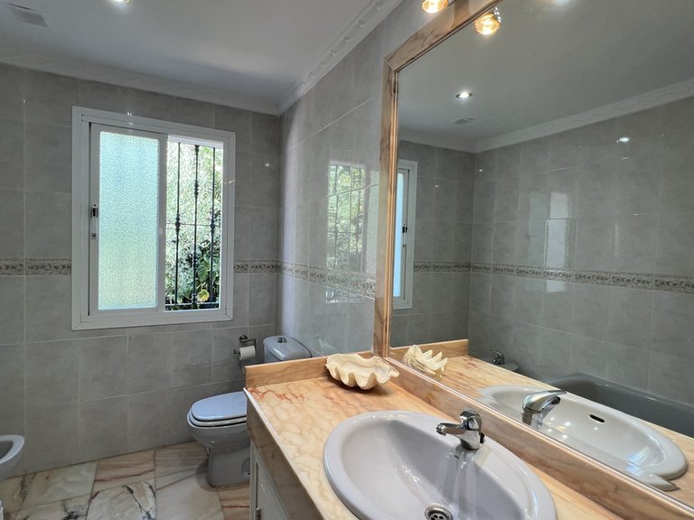 Villa for Sale in Estepona, Malaga 16