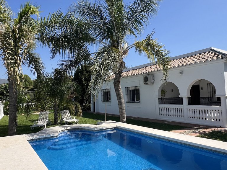 Villa for Sale in Estepona, Malaga 2