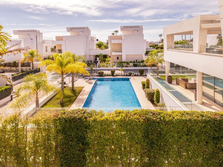 Villa for Sale in San Pedro De Alcántara, Malaga 1