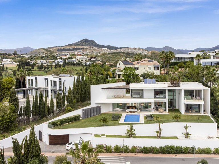Villa for Sale in Benahavís, Malaga 1