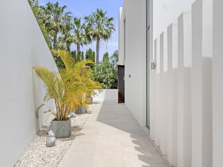 Villa for Sale in Benahavís, Malaga 41