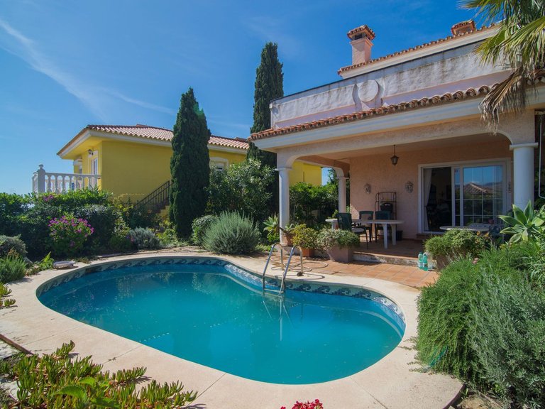 Villa for Sale in Costa del Sol Fuengirola, Malaga 1