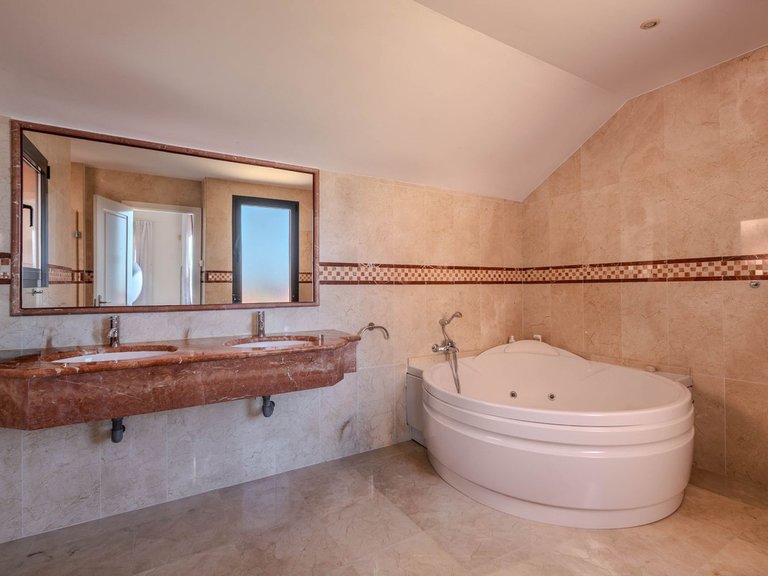 Apartment for Sale in Calahonda, Malaga 21