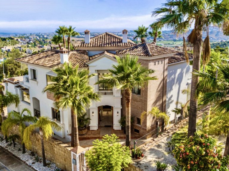 Villa for  in Costa del Sol, Los Arqueros, Malaga 1