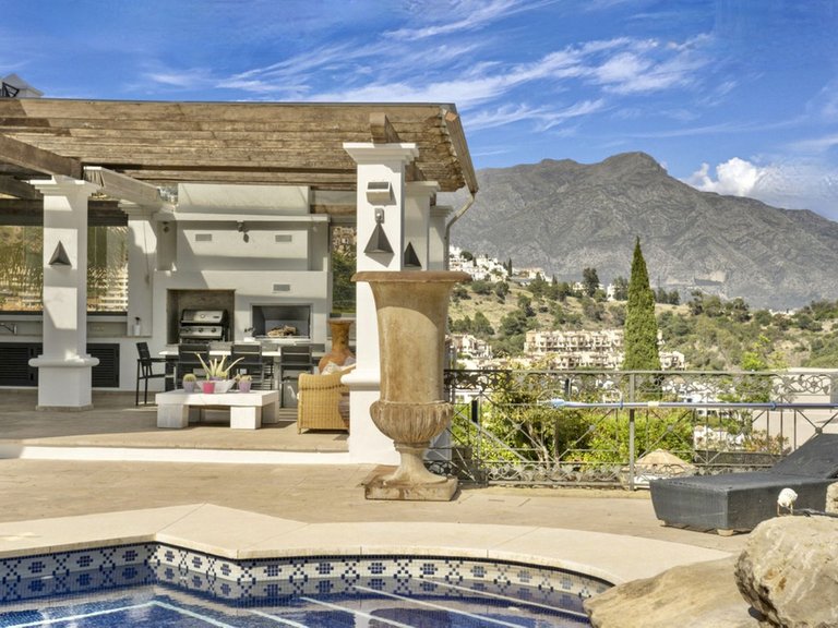 Villa for  in Costa del Sol, Los Arqueros, Malaga 5