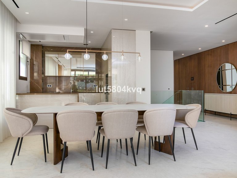 Apartment for Sale in The Golden Mile, Malaga 12