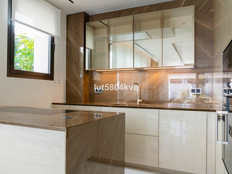 Apartment for Sale in The Golden Mile, Malaga 13