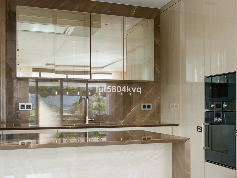 Apartment for Sale in The Golden Mile, Malaga 14