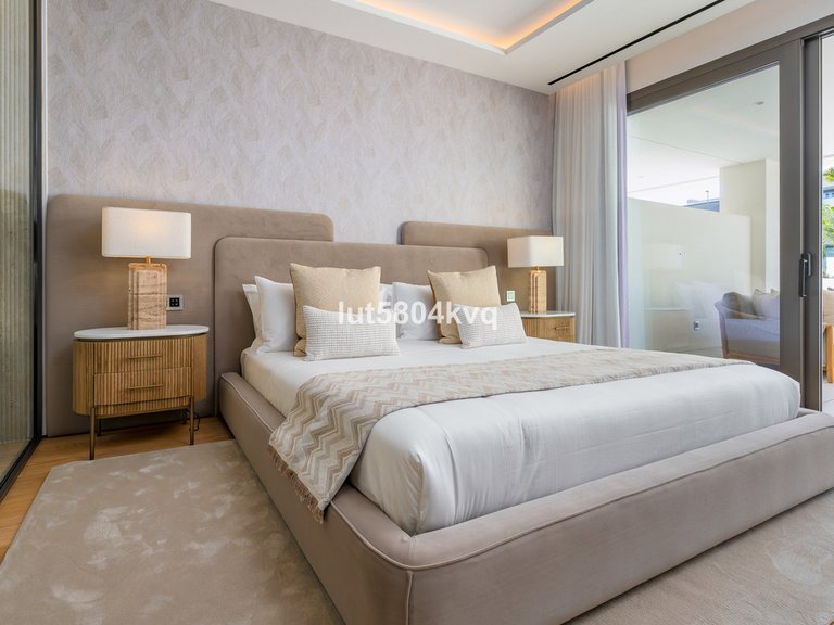 Apartment for Sale in The Golden Mile, Malaga 15