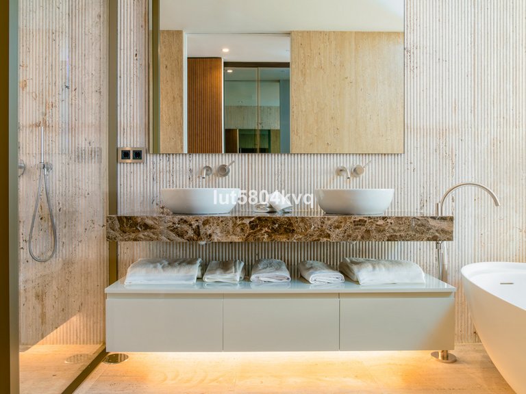 Apartment for Sale in The Golden Mile, Malaga 16