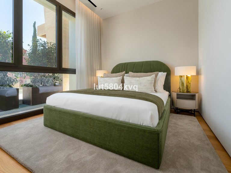 Apartment for Sale in The Golden Mile, Malaga 21