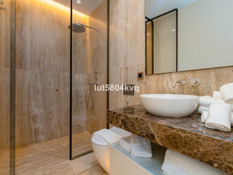 Apartment for Sale in The Golden Mile, Malaga 22