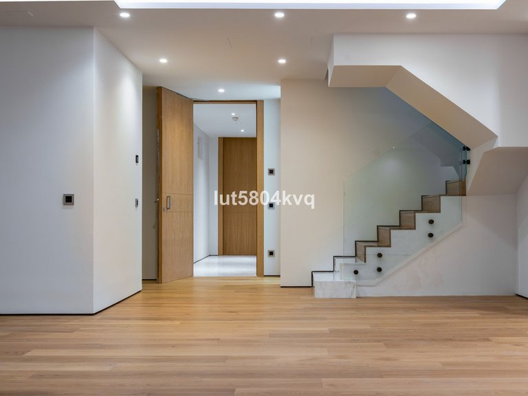 Apartment for Sale in The Golden Mile, Malaga 25