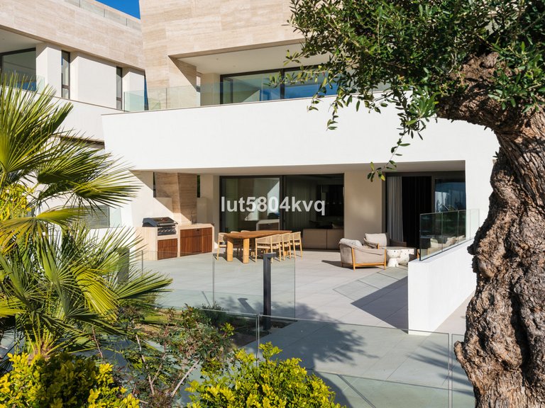 Apartment for Sale in The Golden Mile, Malaga 3