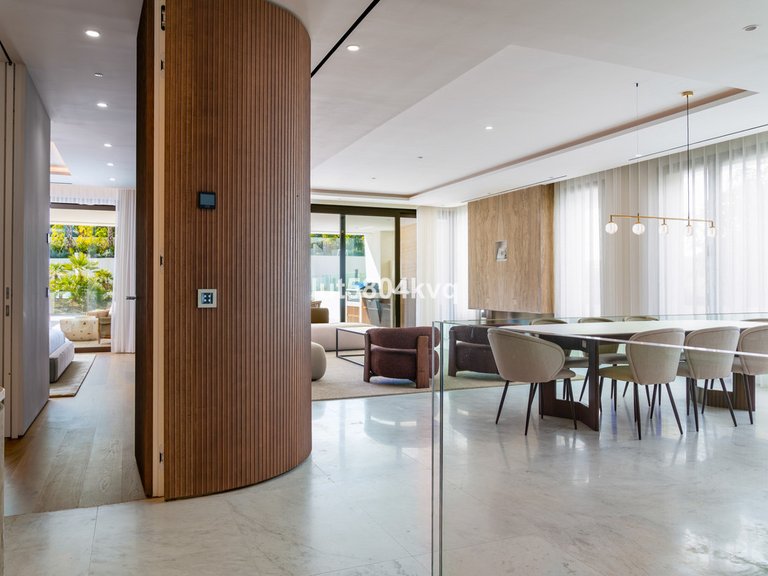 Apartment for Sale in The Golden Mile, Malaga 4