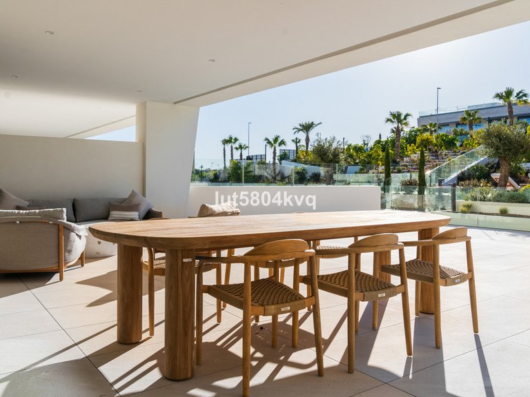 Apartment for Sale in The Golden Mile, Malaga 8