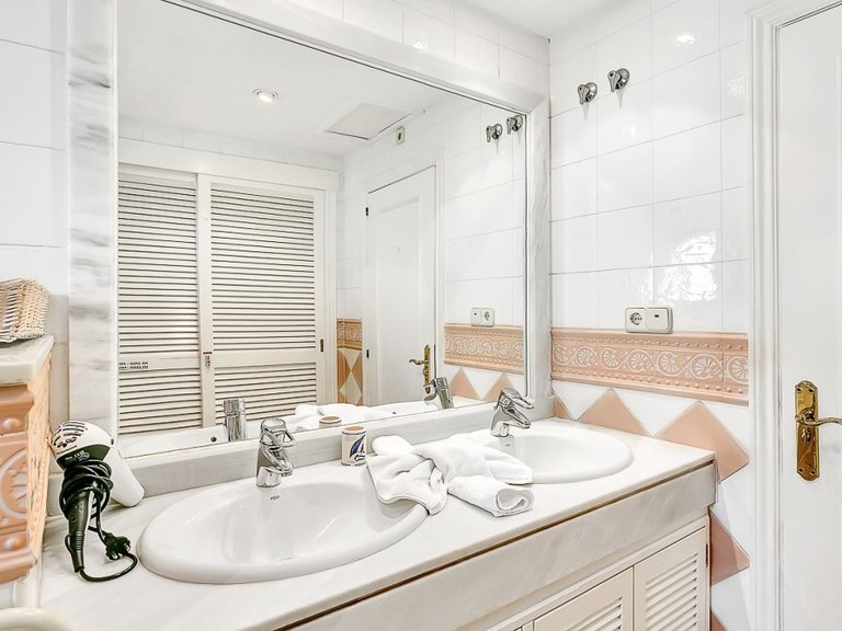 Apartment for Sale in Marbella, Malaga 21