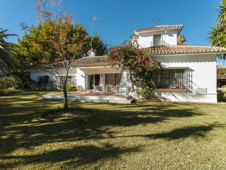 Villa for Sale in Guadalmina Baja, Malaga 1
