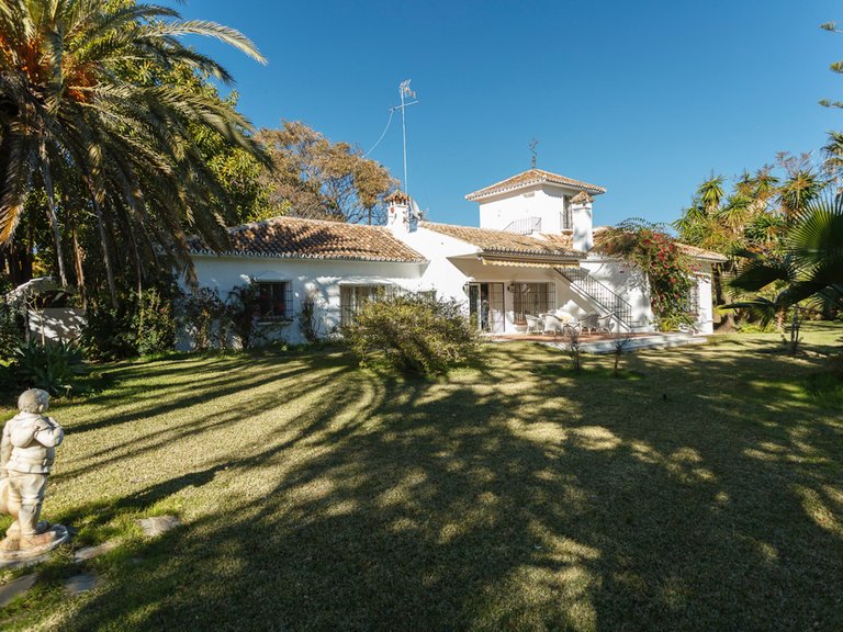 Villa for Sale in Guadalmina Baja, Malaga 2