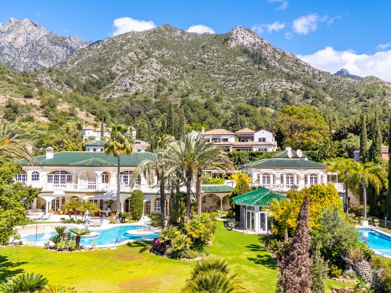 Villa for Sale in The Golden Mile, Malaga 1