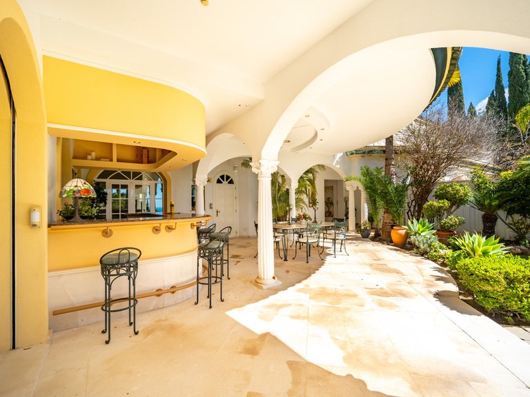 Villa for Sale in The Golden Mile, Malaga 10