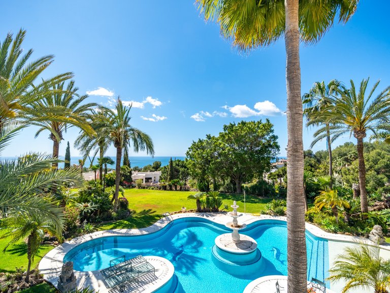 Villa for Sale in The Golden Mile, Malaga 13