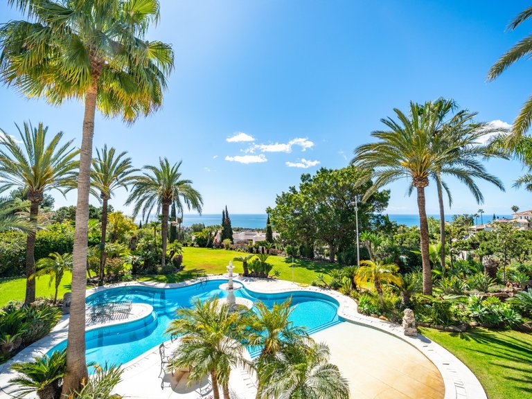 Villa for Sale in The Golden Mile, Malaga 14