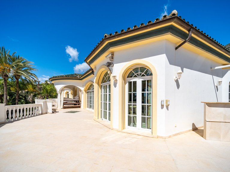 Villa for Sale in The Golden Mile, Malaga 15
