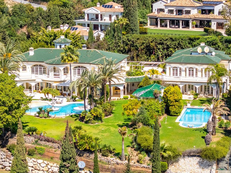 Villa for Sale in The Golden Mile, Malaga 17