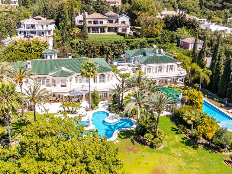 Villa for Sale in The Golden Mile, Malaga 19
