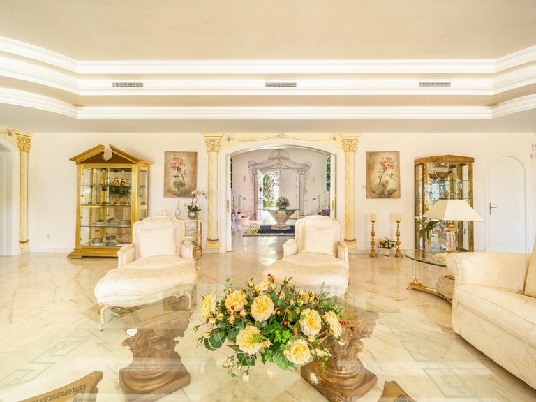 Villa for Sale in The Golden Mile, Malaga 25