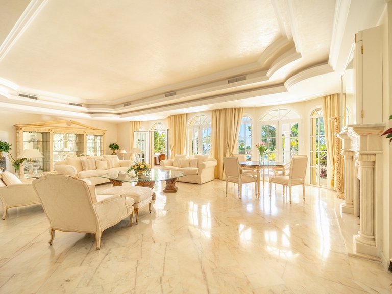 Villa for Sale in The Golden Mile, Malaga 26