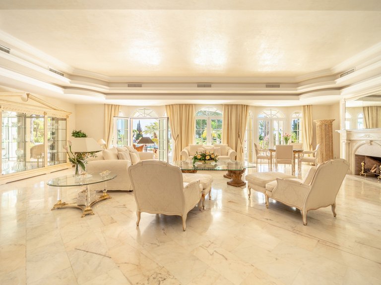 Villa for Sale in The Golden Mile, Malaga 28