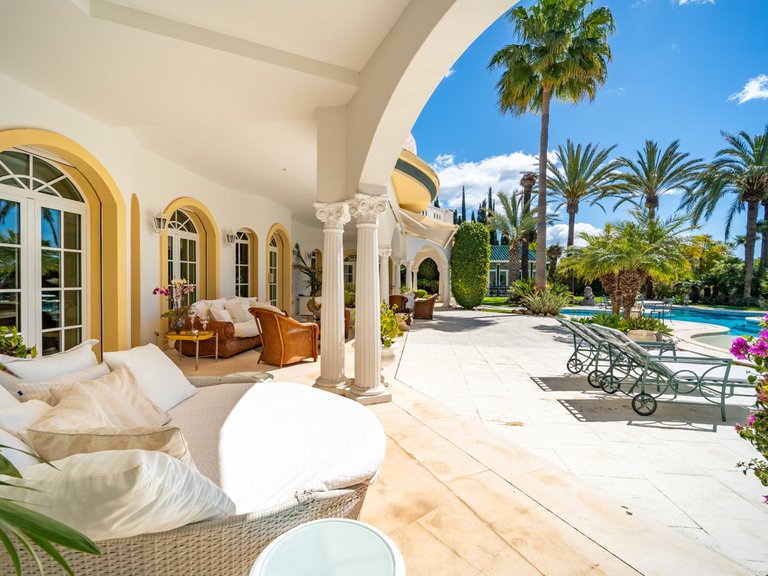 Villa for Sale in The Golden Mile, Malaga 3