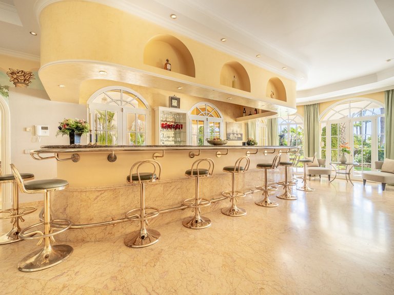 Villa for Sale in The Golden Mile, Malaga 30